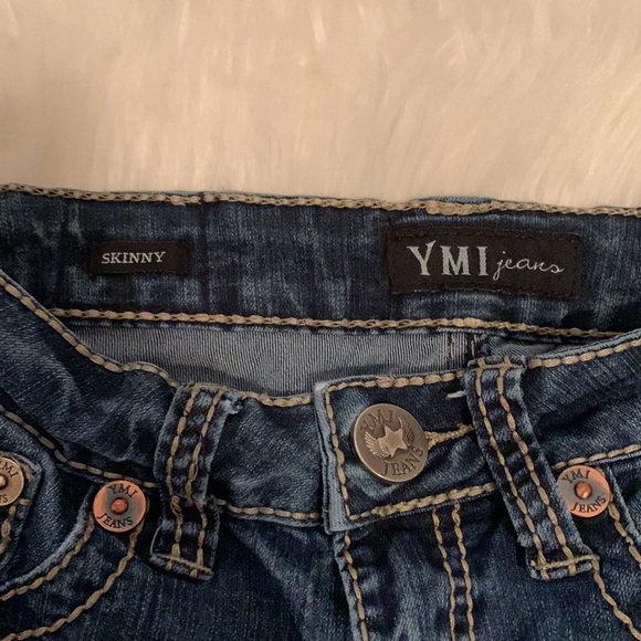 YMI Skinny Jeans. Medium/dark wash. Ripped knee. Size 0 - Picture 3 of 6